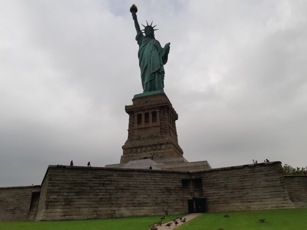 登島後的自由女神像
